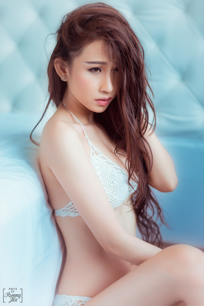 女女成为闺蜜的脚奴